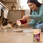 Gato comiendo Churu Bisque atún con salmón