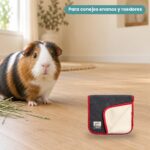 Cobaya junto a Bunny Nature bunnyBedding Easy Mini Alfombra Absorbente Lavable 48 x 28 cm
