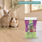 Conejo enano y cobaya junto a Bunny Nature Heno FreshGrass con Verduras para Conejos y Roedores 500 g