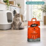 Gato junto a Calibra Eazzy Arena Aglomerante Fine para Gatos 10 kg