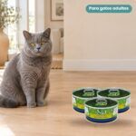 Gato junto a Farmina N&D Prime Jabalí y Manzana Comida Húmeda para Gatos