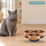 Gato junto a Farmina N&D Pumpkin Venado y Calabaza Comida Húmeda para Gatos