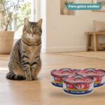 Gato junto a Farmina N&D Quinoa Weight Management Cordero Comida Húmeda para Gatos