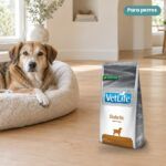Perro junto a Farmina Vet Life Diabetic Pienso para Perros