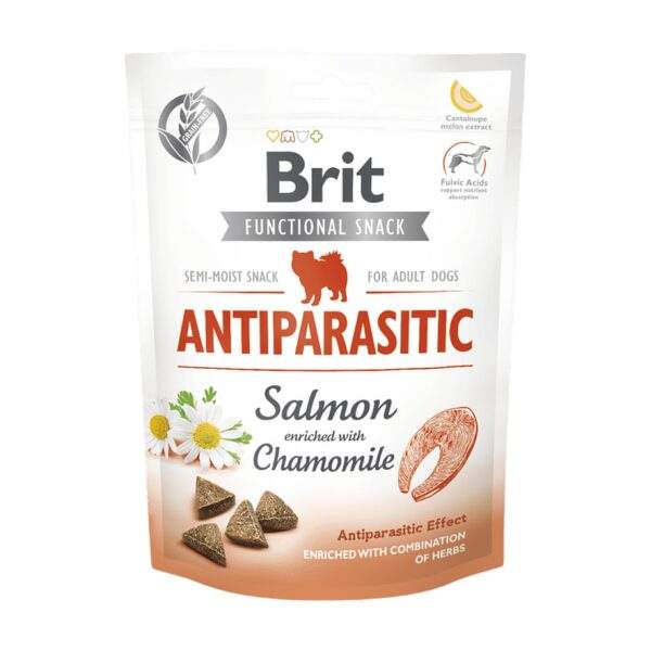 Bolsa de 150 g del snack Brit Care Functional Antiparasitic con salmón y manzanilla para perros