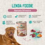 Perro dogo de Burdeos junto a una lata de guiso Lenda Foodie Cazuela Silvestre