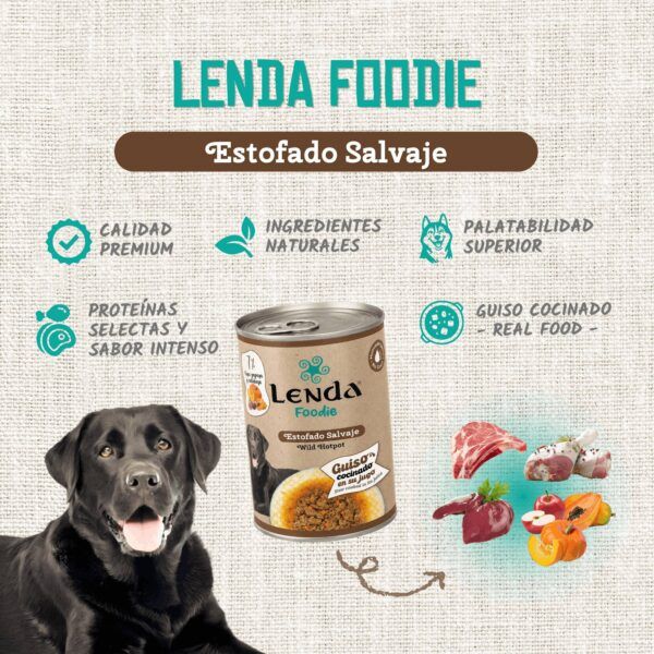 Perro labrador negro junto a una lata de guiso Lenda Foodie Estofado Salvaje