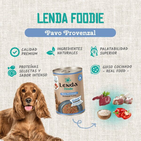 Perro cocker junto a una lata de guiso Lenda Foodie Pavo Provenzal