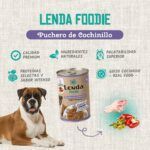 Perro bóxer junto a una lata de guiso Lenda Foodie Puchero de Cochinillo