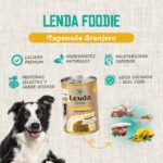Perro border collie junto a una lata de guiso Lenda Foodie Tapenade Granjero
