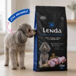 Perro junto al saco de Lenda Grain Free Monoproteico Pavo
