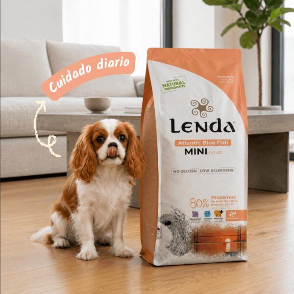 Cavalier king charles junto al saco de Lenda Mini Atlantic Blue Fish