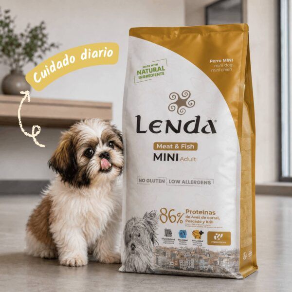 Shih tzu junto al saco de pienso Lenda Mini Meat & Fish