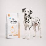 Dálmata junto al saco de Lenda Vet Nature Slimming & Sterilized, dieta de control de peso