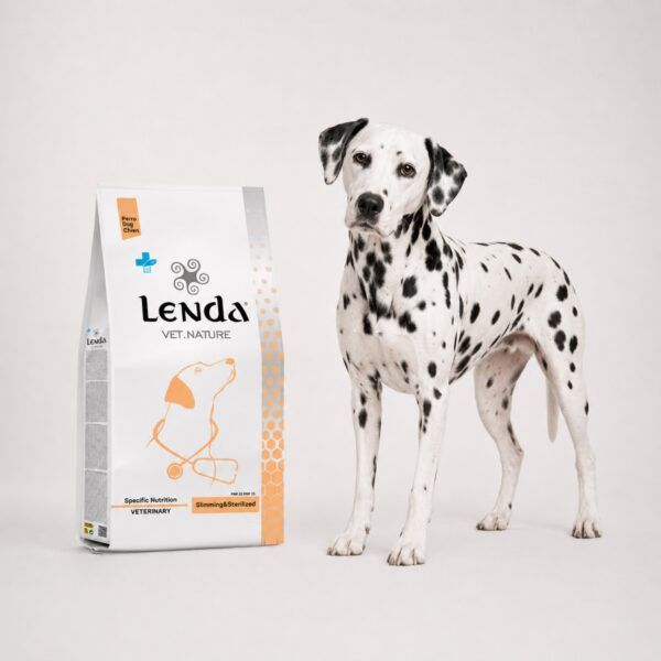 Dálmata junto al saco de Lenda Vet Nature Slimming & Sterilized, dieta de control de peso